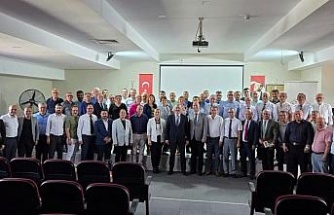 Efeler’de öğretmenlere yapay zeka eğitimi verildi