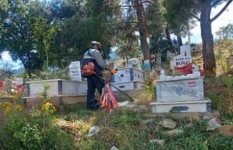 Karacasu’da mezarlıklar temizleniyor