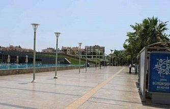 Bayramın ilk günü sıcak hava ile birlikte sokaklar boş kaldı
