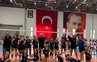 Söke Belediye Saldos Voleybol Midi Takım son 16’ya kaldı