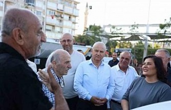 Belediyeye yeni alınan araçları gören yaşlı amcalar, Başkan Çerçioğlu’na böyle teşekkür etti