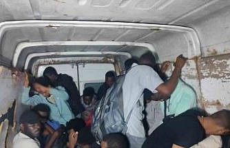 Didim’de araç içerisinde 31 düzensiz göçmen yakalandı