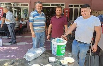 Köşk’te esnaflardan aşure hayrı