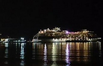 Kruvaziyer gemi arıza yapınca Kuşadası’ndan ayrılamadı