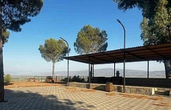 Mahalle muhtarı mesire alanındaki çöplere isyan etti