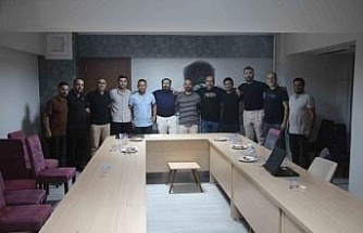 Nazillispor’da yeni yönetim taraftarlarla bir araya geldi