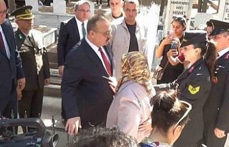 Oğlunun mezarına sarılamayan anne Şengüroğlu: "Bir kapı açılsın yeter"