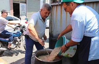 Sanayi esnafı aşure geleneğini devam ettirdi