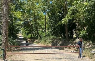 Yangınlara karşı ormanı demir kapı ile kapattılar