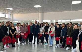 Başkan Ercan’dan sabah sporuna katılan kadınlara sürpriz hediye