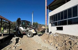 Buharkent’te yol genişletme çalışmaları sürüyor