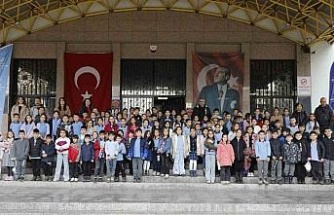 Aydın Büyükşehir Belediyesi minik öğrencileri tiyatro ile buluşturdu