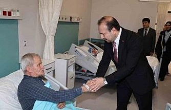 Aydın İl Sağlık Müdürü Şenkul, hastanenin ilk yatan hastaları ile bir araya geldi