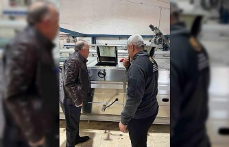 Başkan Özel, zeytin sezonunda üreticilerle yağ sıkım tesisinde buluştu