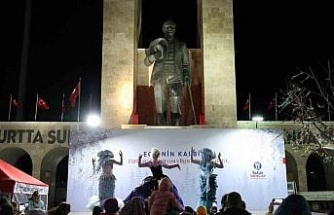 Didim Cumhuriyet Kent Meydanı’nda yılbaşı coşkusu her akşam devam ediyor