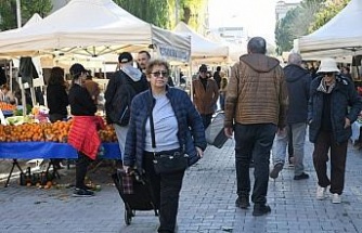 Kuşadası’nda Yerel Üretici Sergisi’nın tezgahları kışa özgü sebze ve meyvelerle doldu