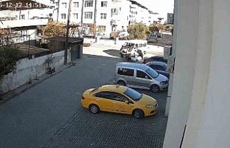 Nazilli’de minibüs önce motosiklete ardından park halindeki araçlara çarptı: 1 yaralı