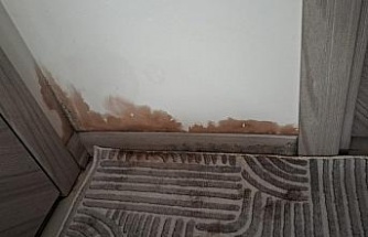 Apartman dairelerinin her yerinden su sızmaya başladı