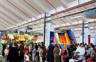 Başkan Çerçioğlu’ndan çocuklara karne hediyedi