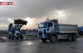 EFELER’İN EKİPLERİ KAMU KURUMUNUN DÖKTÜĞÜ MOLOZLARI TEMİZLEDİ