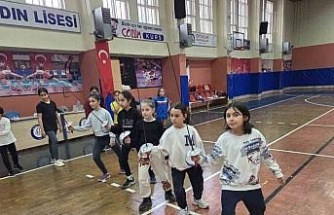 Geleceğin sporcuları için antrenmanlar devam ediyor