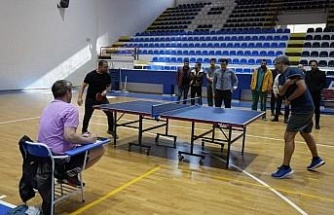 Hastane personeli masa tenisinde hünerlerini sergiledi