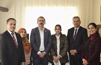 Kaymakam Ateş, öğrencilerin evine misafir oldu