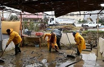 Söke Belediyesi ekipleri selin yaralarını sarmak için sahada