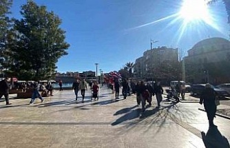 Aydın’da güneş yüzünü gösterdi, çarşıya bahar havası geldi
