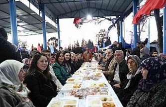 Başkan Çerçioğlu İncirliova’da kurulan iftar sofrasında vatandaşlarla bir araya geldi