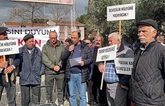 DEGÜF üyeleri deve güreşlerinin yapılmamasını protesto etti