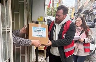 Efeler’de vatandaşlara gıda desteği