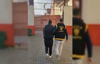 Hırsızlık suçundan aranan şahıs Efeler’de yakalandı