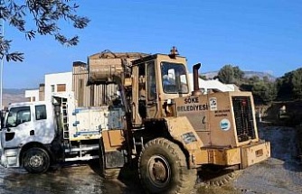 Söke’de Belediye ekipleri dört bir yanda mücadele ediyor