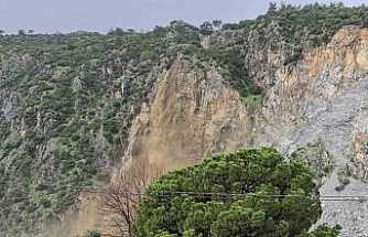 Söke’de dağdan akan sular adeta şelaleye döndü