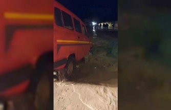 Suda mahsur kalan aileyi İncirliova Belediyesi ekipleri kurtardı