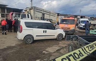 Tamir ettikleri kamyonun kasası üzerlerine düştü: 2 ölü, 1 yaralı