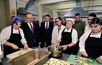 Vali Canbolat’tan mesleki eğitime yakın takip