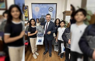 Aydın İl Halk Kütüphanesi’nden öğrencilere çanta hediyesi