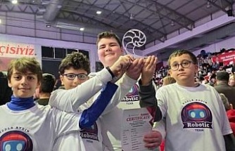 Efelerli öğrenciler robot tasarımında Ege Bölgesi birincisi oldu