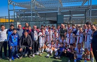 İncirliova Belediyespor U-15 takımı, şampiyonluğunu ilan etti