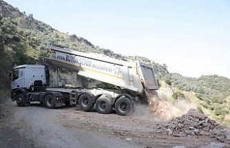 İncirliova’da çökme yaşanan yolda çalışmalar sürüyor