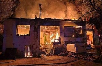 Sultanhisar’da müstakil ev alevlere teslim oldu