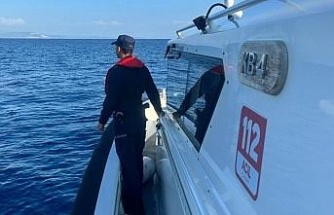 Yüzmek için denize giren şahısları, Sahil Güvenlik ekipleri kurtardı