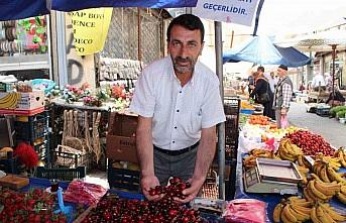 Aydın’da pazar tezgahları kırmızıya boyandı