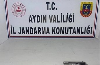 Jandarma şüphelendi, araçtan silah ve uyuşturucu çıktı