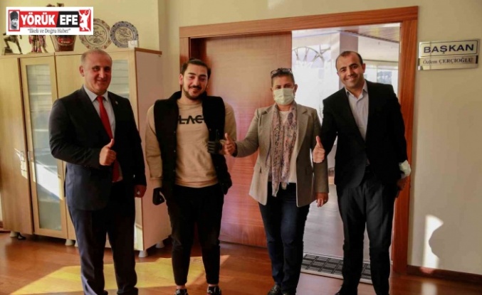 Biyonik kollarının mutluluğunu Başkan Çerçioğlu ile paylaştı