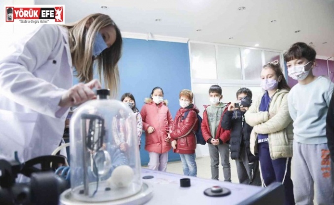 Çocuklar Aydın Büyükşehir Belediyesi Bilim ve Deney Evi’nde yeni keşiflere çıkıyor