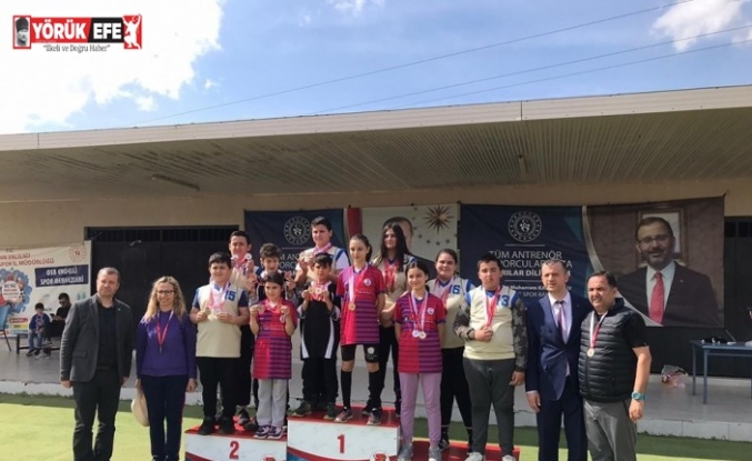 Engelleri aşan özel sporcular madalyalarını teslim aldı