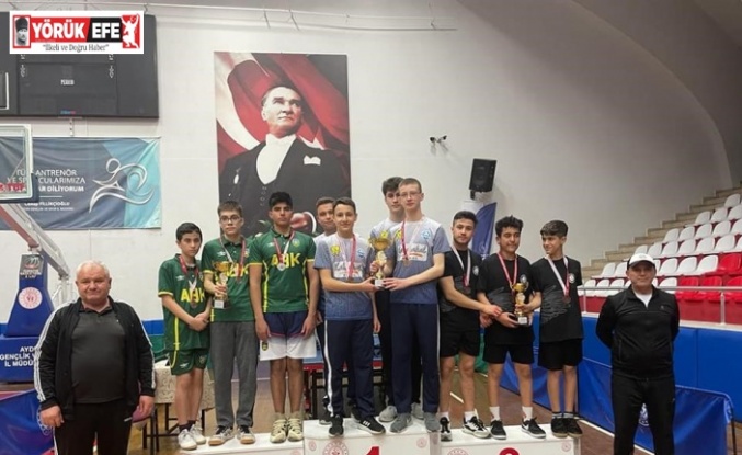 Söke Belediyespor Masa Tenisi’nde sezonu 5 kupayla kapattı